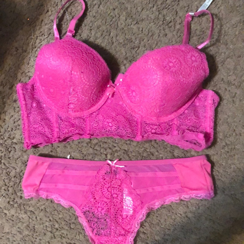 New hot pink set. 36B bra Medium underwear